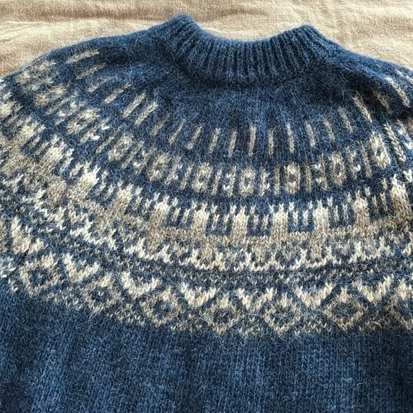 Icelandic Woolen Sweater - Picture 2 of 8